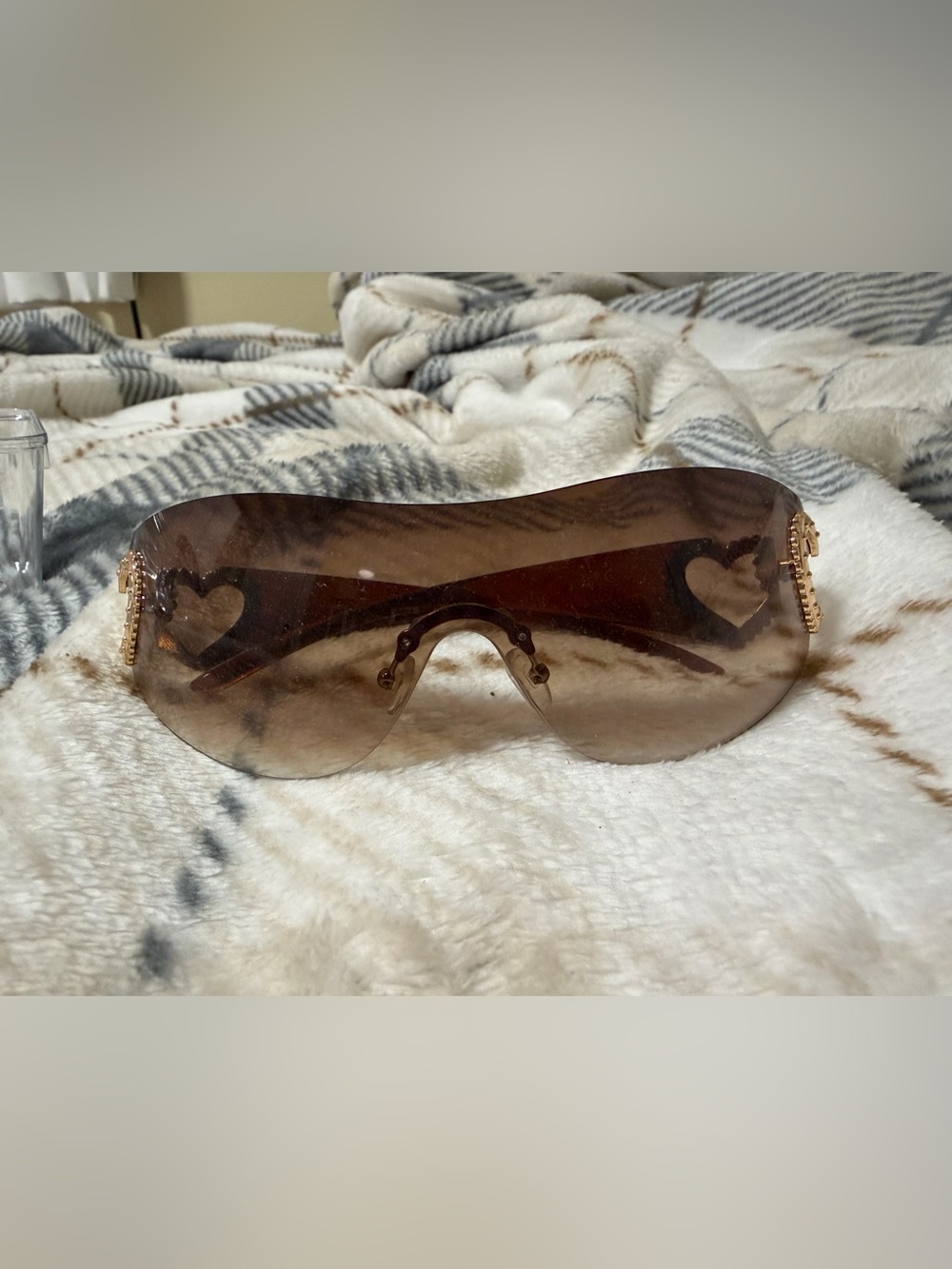 Y2K Women’s Heart-Accent Brown Shield Sunglasses